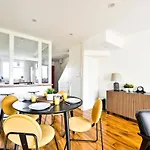 Spacious 2 Bed Duplex - Zone 1 - Home Workspace