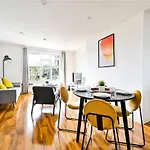 Spacious 2 Bed Duplex - Zone 1 - Home Workspace