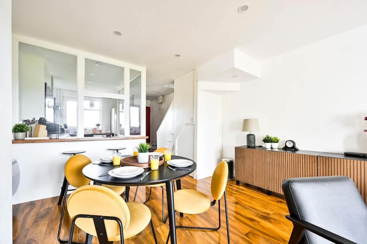 Spacious 2 Bed Duplex - Zone 1 - Workspace *