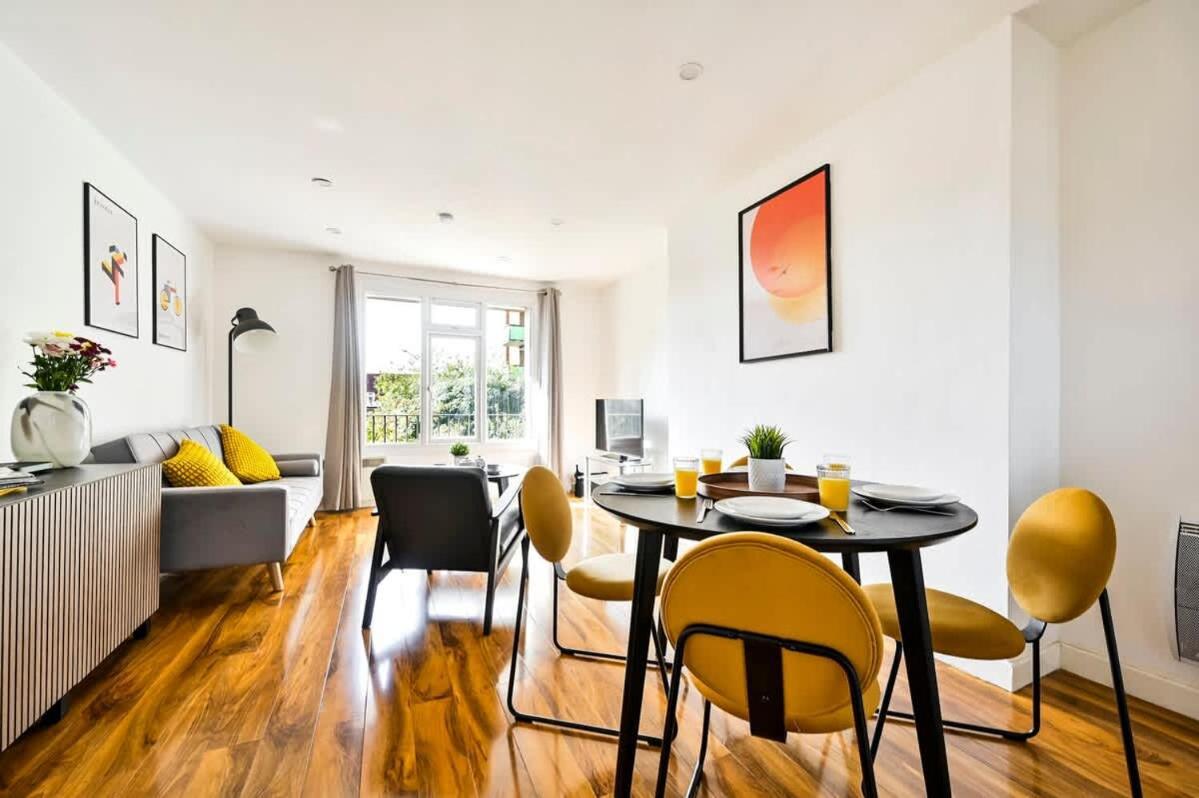 Spacious 2 Bed Duplex - Zone 1 - Workspace Appartamento