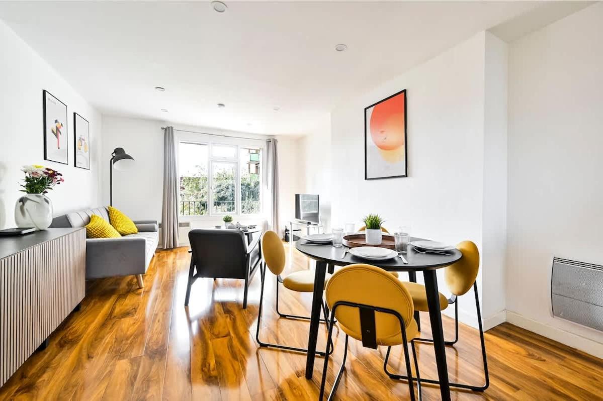 Spacious 2 Bed Duplex - Zone 1 - Workspace Appartamento *