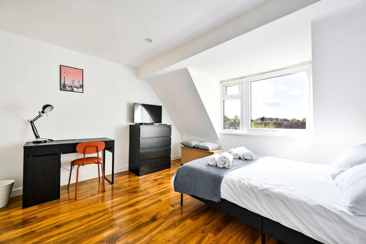 Spacious 2 Bed Duplex - Zone 1 - Workspace Appartamento Londra