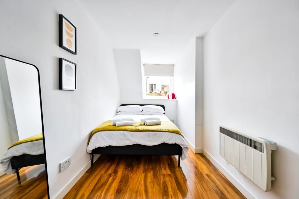 Spacious 2 Bed Duplex - Zone 1 - Workspace Appartamento