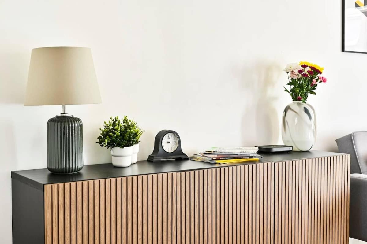 Spacious 2 Bed Duplex - Zone 1 - Workspace Appartamento *
